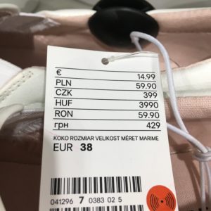 ポーランド衣料品の物価　スニーカーの価格